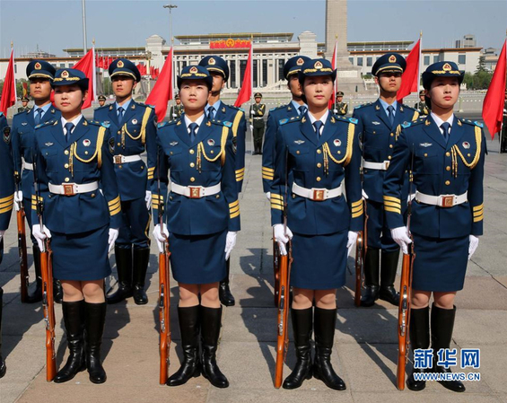 我軍首批三軍女子儀仗兵亮相外交禮儀-5