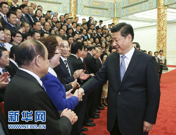 6月6日，中共中央總書記、國家主席習近平在北京會見第七屆世界華僑華人社團聯(lián)誼大會代表。新華社記者 蘭紅光 攝1