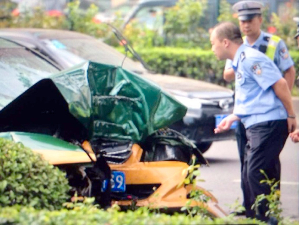 北京一輛出租車撞樹致3人死亡-疑因疲勞駕駛5