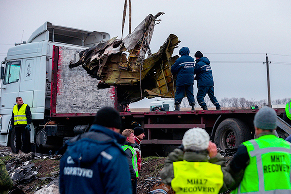 馬航MH17客機殘骸開始裝運9