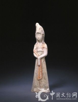 陶彩繪女俑，唐，高30.5cm，寬8.5cm。