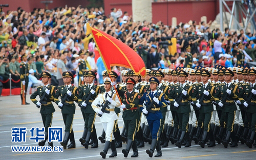 紀(jì)念中國(guó)人民抗日戰(zhàn)爭(zhēng)暨世界反法西斯戰(zhàn)爭(zhēng)勝利70周年大會(huì)專項(xiàng)演練順利舉行，這是參加演練的三軍儀仗隊(duì)（8月23日攝）。新華社記者 李剛 攝