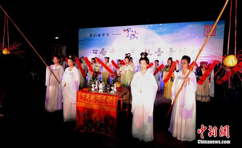 福州重現(xiàn)中秋祭月祈?；顒?劉可耕 攝