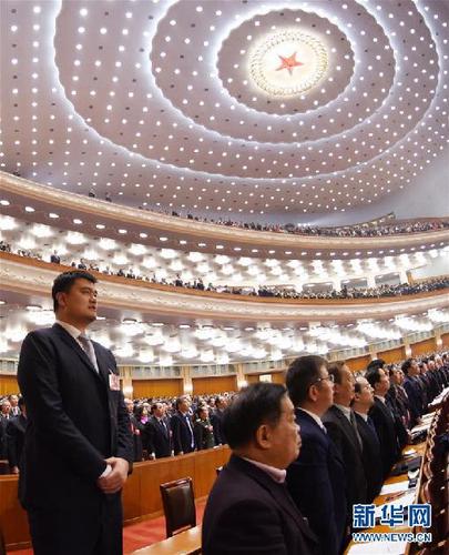 3月3日，中國人民政治協(xié)商會議第十二屆全國委員會第四次會議在北京人民大會堂開幕。這是委員們高唱國歌。 新華社記者 謝環(huán)馳 攝