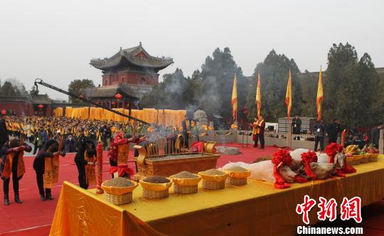 河南太昊伏羲氏大典開幕數(shù)千海內(nèi)外華人參祭（圖）