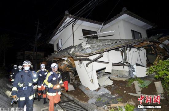 受地震影響，熊本縣約1.6萬戶居民家中停電。為確保安全，熊本市暫停向市內(nèi)4600戶居民供應(yīng)燃氣。