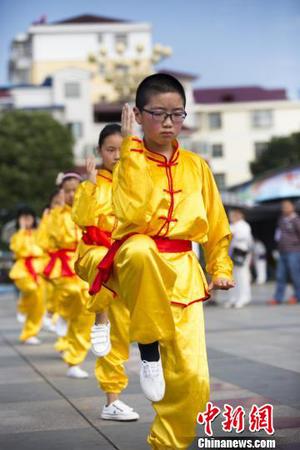 少年表演太極拳?！「到ū蟆z