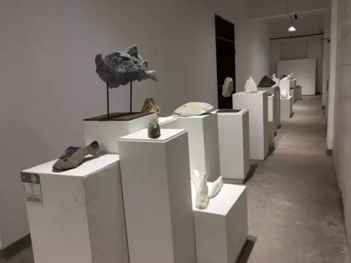 畢業(yè)展作品被盜皮皮蝦也遭殃 學生貼26個勿觸碰