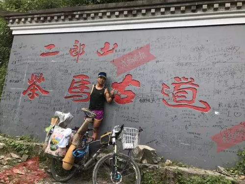 單手單腿90后少年堅(jiān)持在川藏線上騎行 一路圈粉