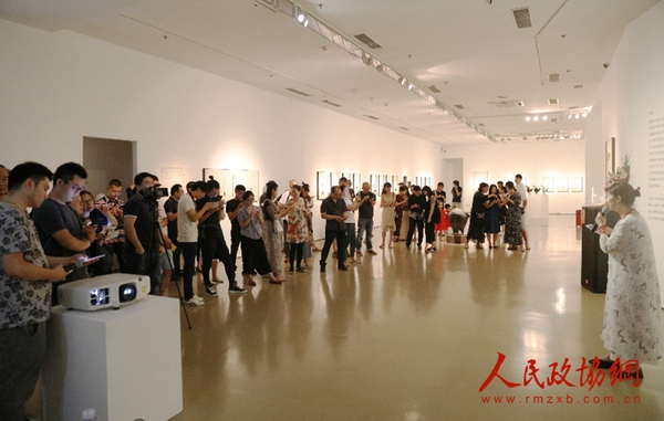 “萬物皆有靈——韓冬作品展”開幕式現(xiàn)場