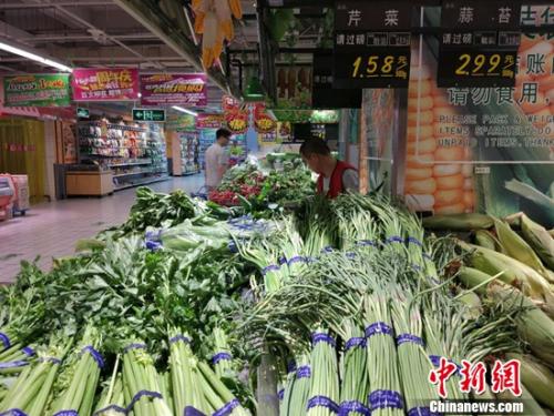 市民在超市購物。<a target='_blank' href='http://www.chinanews.com/' >中新網(wǎng)</a>記者 李金磊 攝