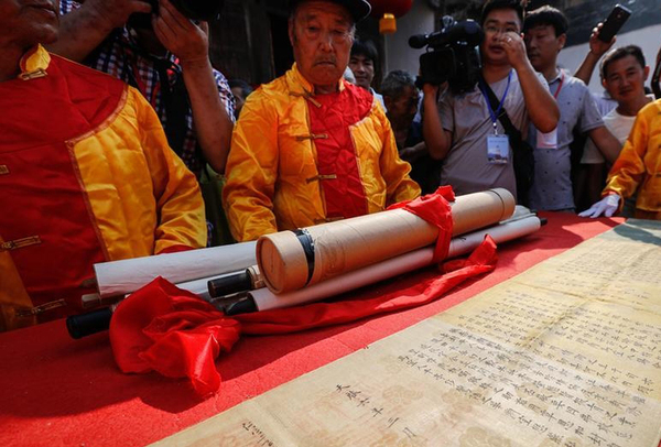 保存400年圣旨對外展示2