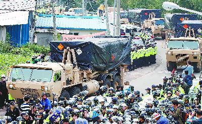 7日，韓國出動(dòng)大量警力沖破民眾封鎖，強(qiáng)行部署“薩德”系統(tǒng)