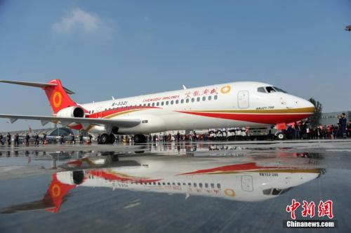 中國首架噴氣式支線客機——ARJ21飛機。資料圖。張浪 攝