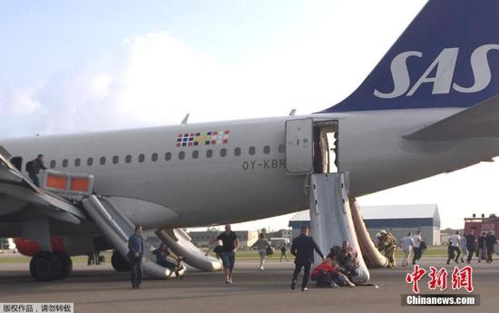 當?shù)貢r間6月20日，北歐航空公司一架客機因機艙冒煙迫降波蘭格但斯克機場(Gdansk Lech Walesa Airport)，乘客被緊急疏散。據(jù)外媒報道稱，該起事故未造成人員傷亡。事故原因正在調查。