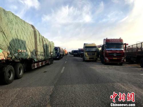 青藏公路唐古拉山段大堵車：未來(lái)3天氣象條件轉(zhuǎn)好