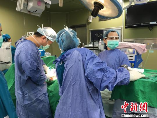 22歲姑娘患罕見家族病腸道內(nèi)長1000多顆息肉