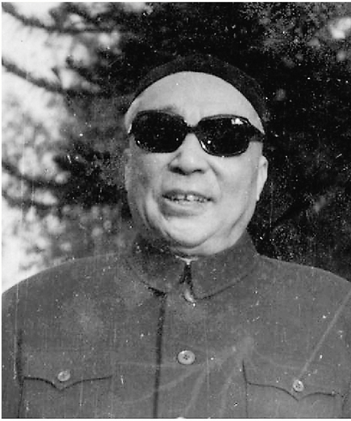 謝稚柳（1910－1997年）原名稚，字稚柳，后以字行。晚號壯暮翁，齋名魚飲溪堂、杜齋、煙江樓、苦篁齋等。