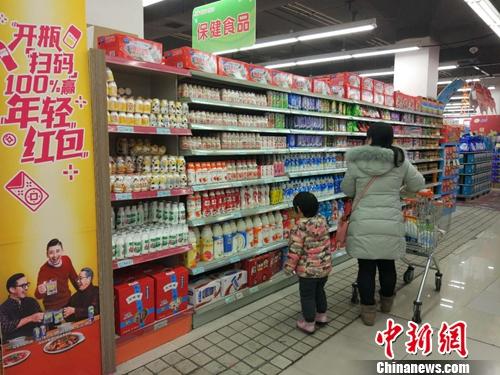 居民在超市里購物。<a target='_blank' href='http://www.chinanews.com/' >中新網</a>記者 李金磊 攝