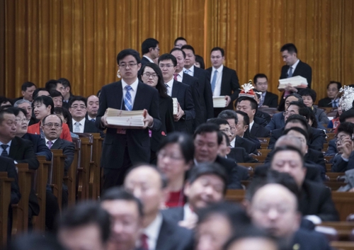 （7）十三屆全國人大一次會議舉行第三次全體會議