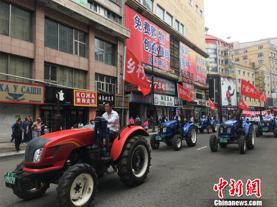 中俄友誼大巡游車隊(duì)　邵丹　攝