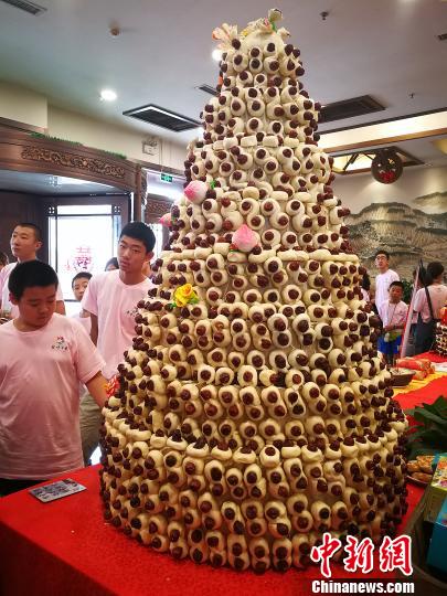 營員在山西面食博物館參觀。楊杰英 攝