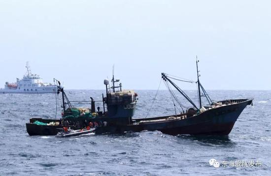 中國(guó)漁船在黃海翻扣11人落水 東部戰(zhàn)區(qū)派戰(zhàn)艦營(yíng)救