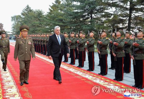 古巴領(lǐng)導(dǎo)人參觀朝鮮神秘軍校 看學(xué)員格斗訓(xùn)練