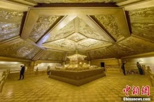 太山龍泉寺唐代舍利塔遺址大約修建于武周至唐景云年間，保存完整，是中國(guó)以佛塔地宮瘞埋舍利的早期實(shí)例，也是佛教傳入中國(guó)后與當(dāng)?shù)匚幕嗳诤系膶?shí)物見(jiàn)證?！№f亮 攝