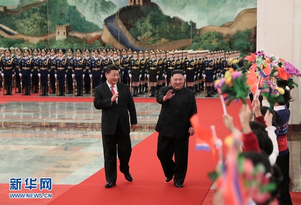 1月8日，中共中央總書記、國家主席習(xí)近平同當日抵京的朝鮮勞動黨委員長、國務(wù)委員會委員長金正恩舉行會談。會談前，習(xí)近平在人民大會堂北大廳為金正恩舉行歡迎儀式。2