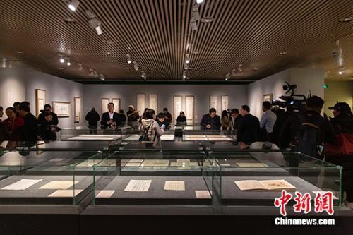 資料圖：“高山仰止—張伯駒潘素伉儷藝術(shù)文獻展”現(xiàn)場。展方供圖