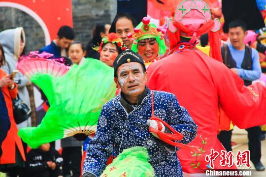 此次“地道中國年”主題活動可分為年俗活動、游樂活動、展示活動三大版塊，形式多樣，內(nèi)容豐富，可滿足不同年齡段游客的需求。張壁古堡景區(qū)供圖