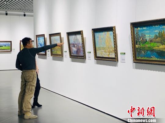 “朝‘畫’夕‘詩’”主題展開展150余幅油畫搭建中俄交流平臺(tái)