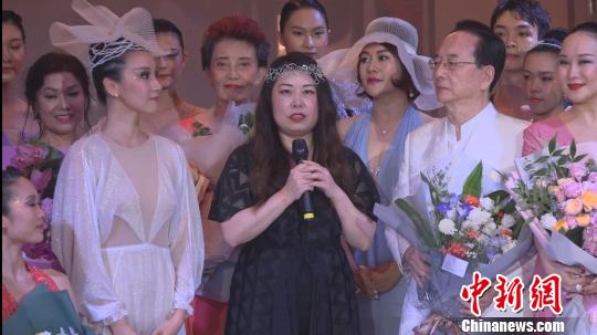 華裔時裝設(shè)計師Grace　Chen?！】涤裾?攝