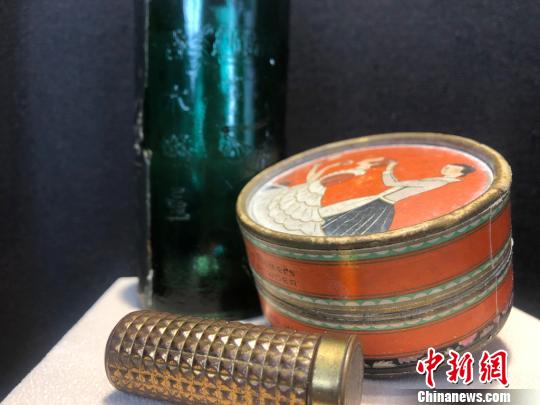 老上海三零年代生活物件主題展展品——護膚品?！⌒烀黝?攝