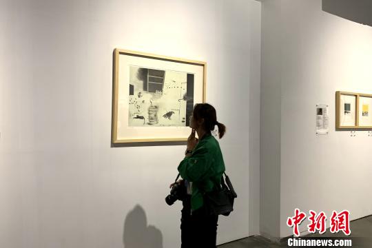 觀眾現(xiàn)場參展?！±钆迳?攝