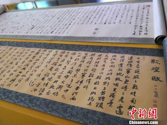 王淑萍收藏的來自全國各地書法愛好者抄寫的經(jīng)書?！《∷?攝