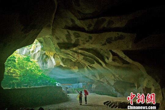 西樵山采石場出產的霏細巖是珠三角先民制作細石器的主要原料。通訊員 供圖